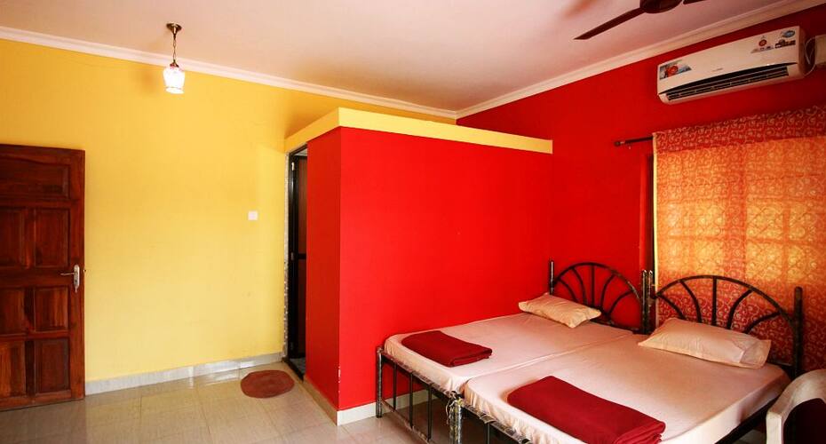 Oetopus Guest House, Goa 5